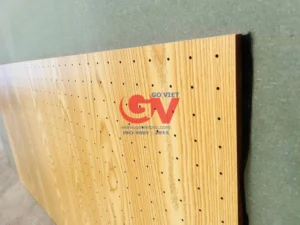 Bề mặt hoàn thiện đa dạng của gỗ tiêu âm đục lỗ cốt MDF chống cháy do Gỗ Việt sản xuất.