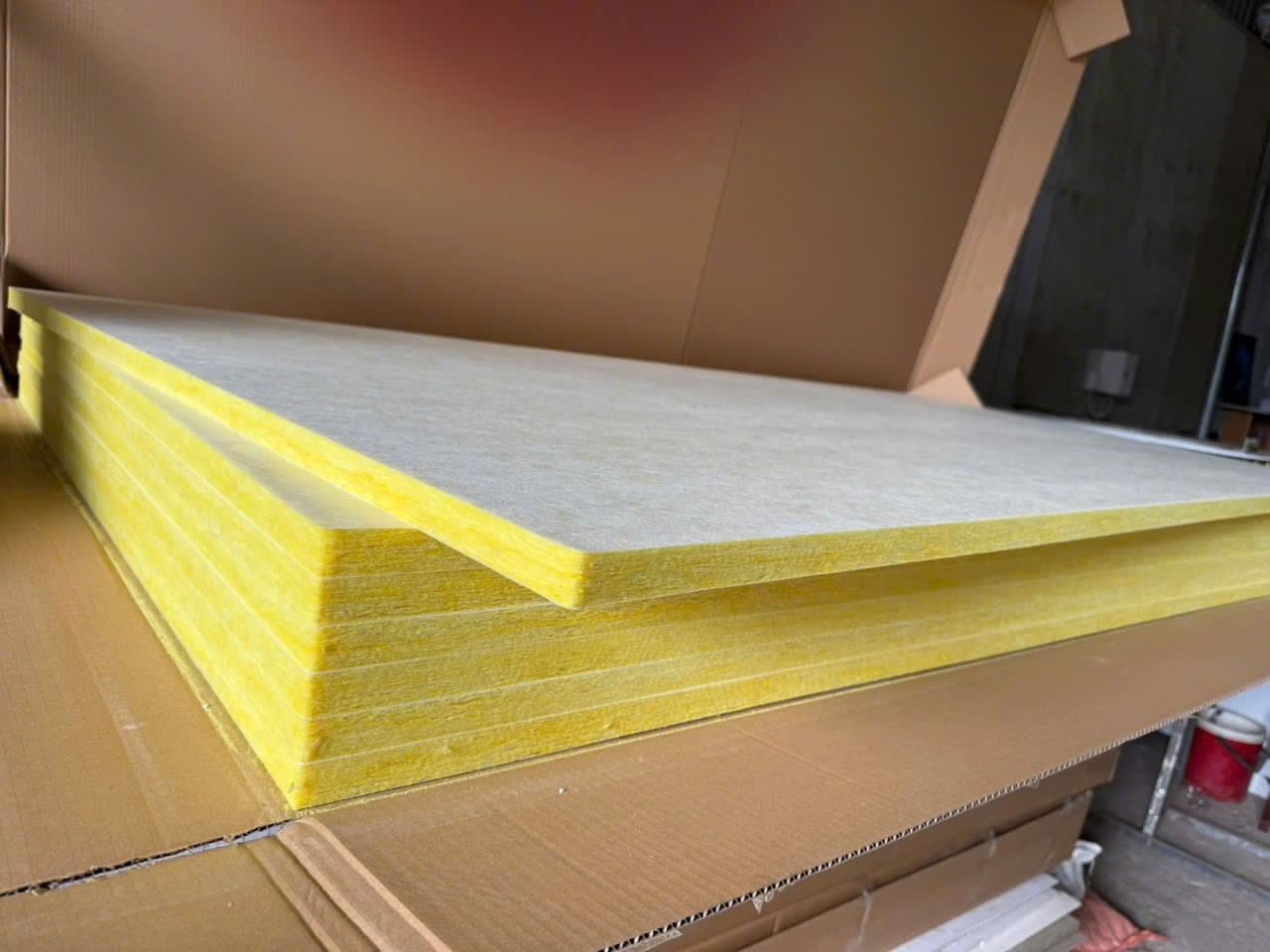 Kiện tấm Glasswool tiêu âm cách nhiệt được đóng gói tại kho